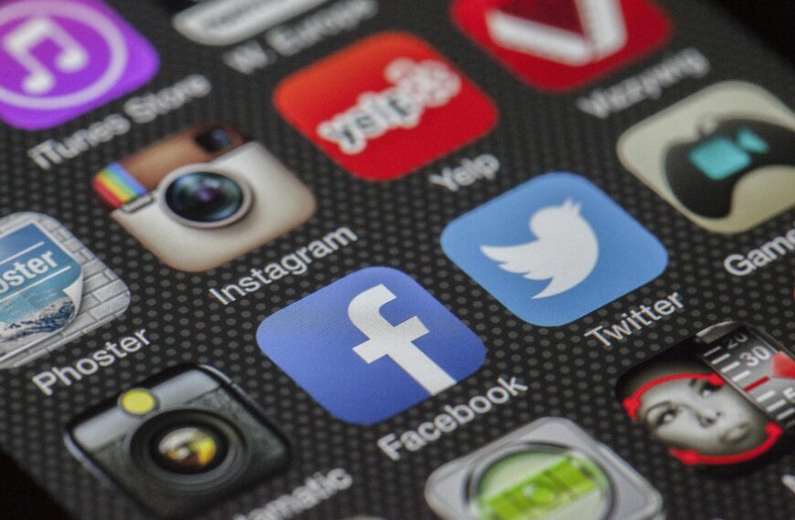 Top 10+ Facebook Groups for Bloggers to Join in 2025
